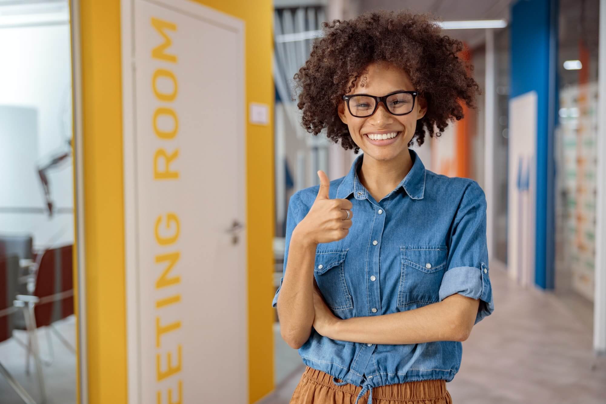 multiethnic-young-lady-holding-thumb-up-in-coworking.jpg multiethnic-young-lady-holding-thumb-up-in-coworking.jpg